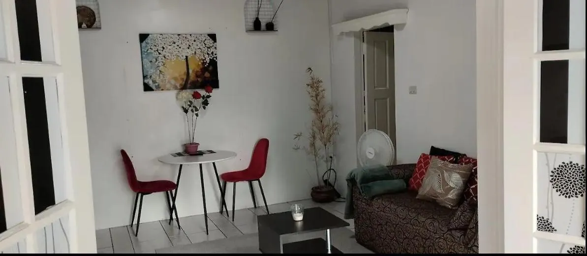 Cosy Uptown Apartments 6 Minutes To The City Centre Port of Spain